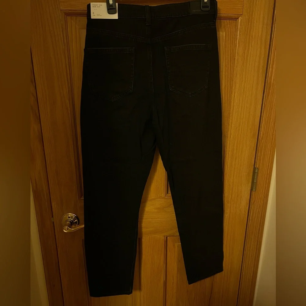 New with tags American Eagle highest rise mom jean in rocker black. Size 8 - Picture 2 of 2